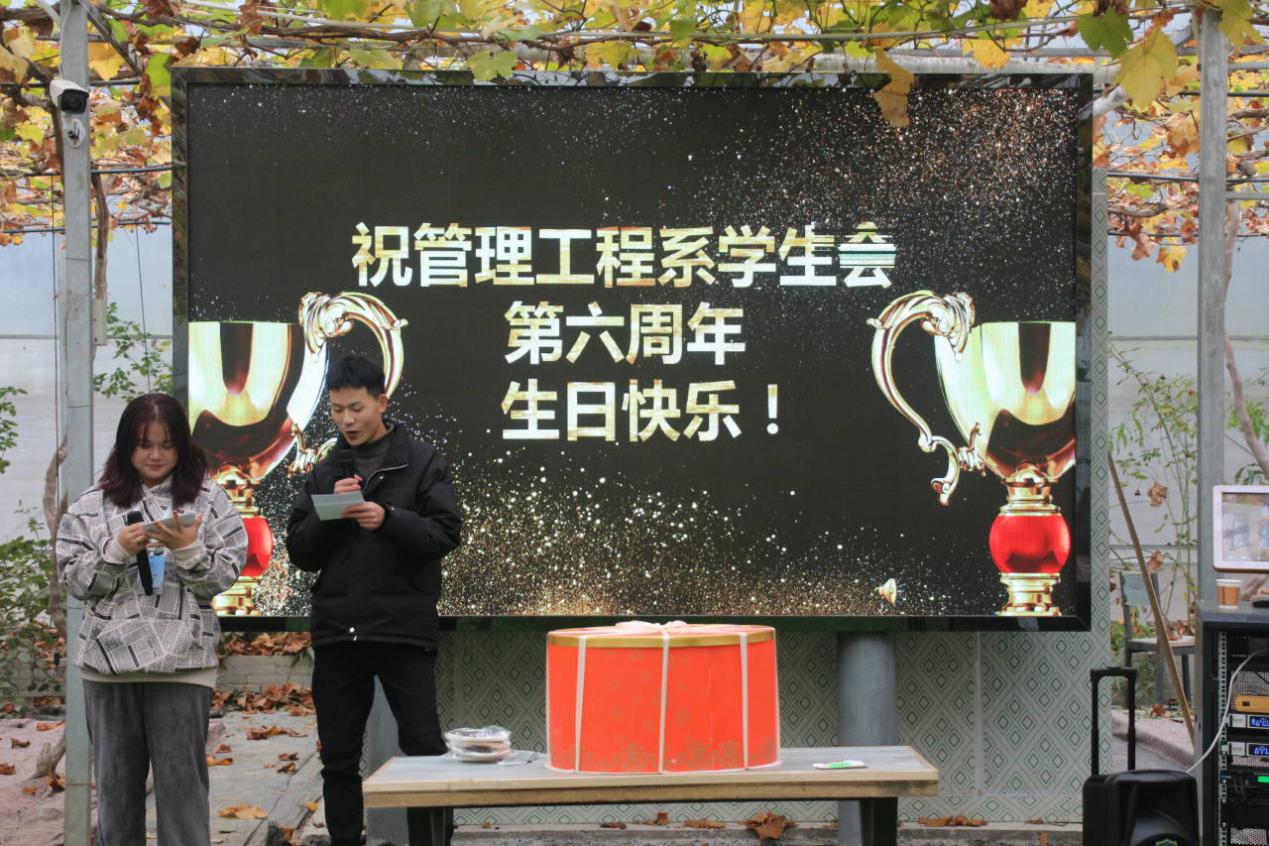 苹果(AAPL.US)通过AI推动新战略:桌面机器人引领2027计划,智能家居摄像头开启增长新机遇