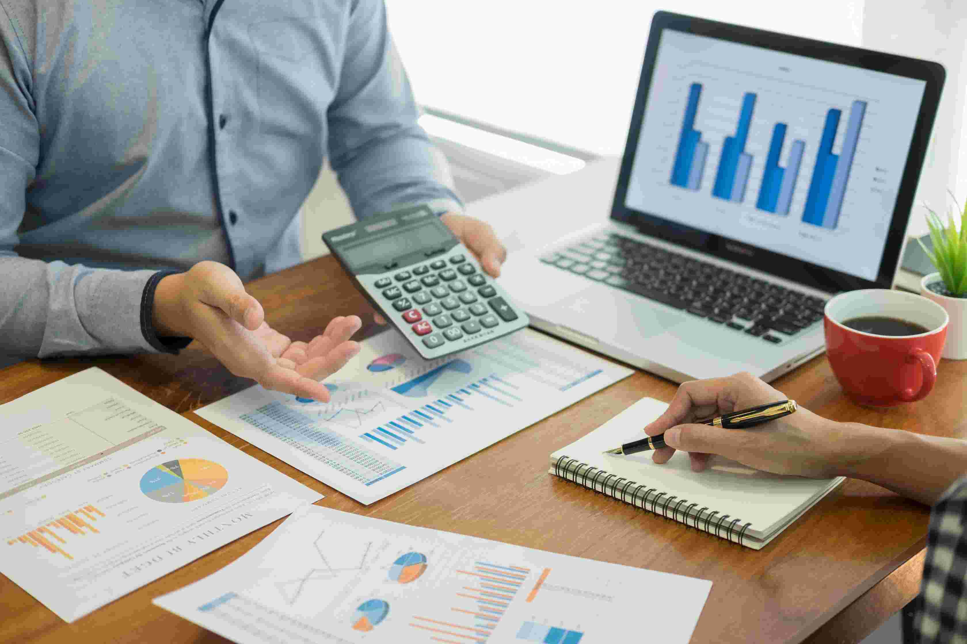 广东各地各部门全力救援,10处高速恢复通行、停电超九成已恢复