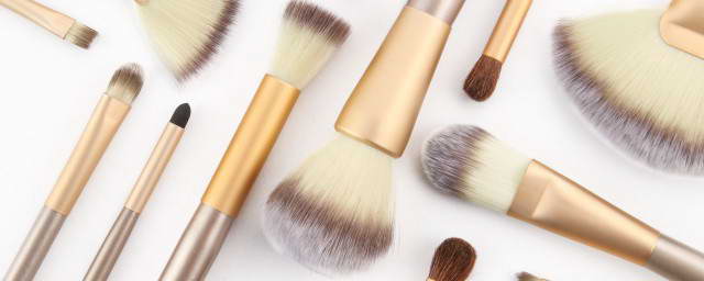 A股盘前播报 | 特朗普计划对芯片征收100%关税,苹果(AAPL.US)追加1000亿投资